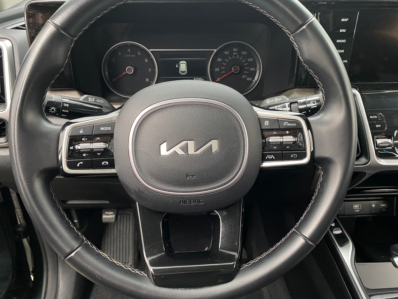 Thumbnail: 2023 Kia Sorento - 4