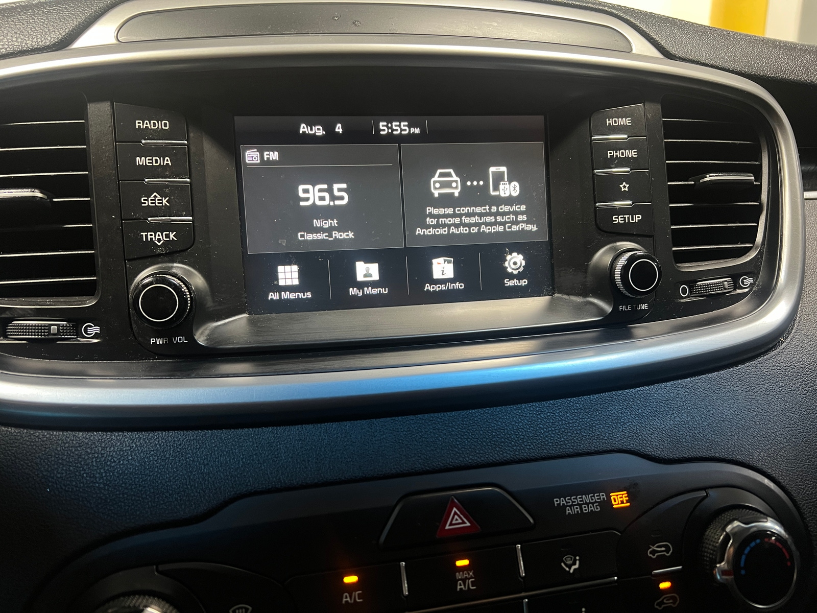 Thumbnail: 2019 Kia Sorento - 4