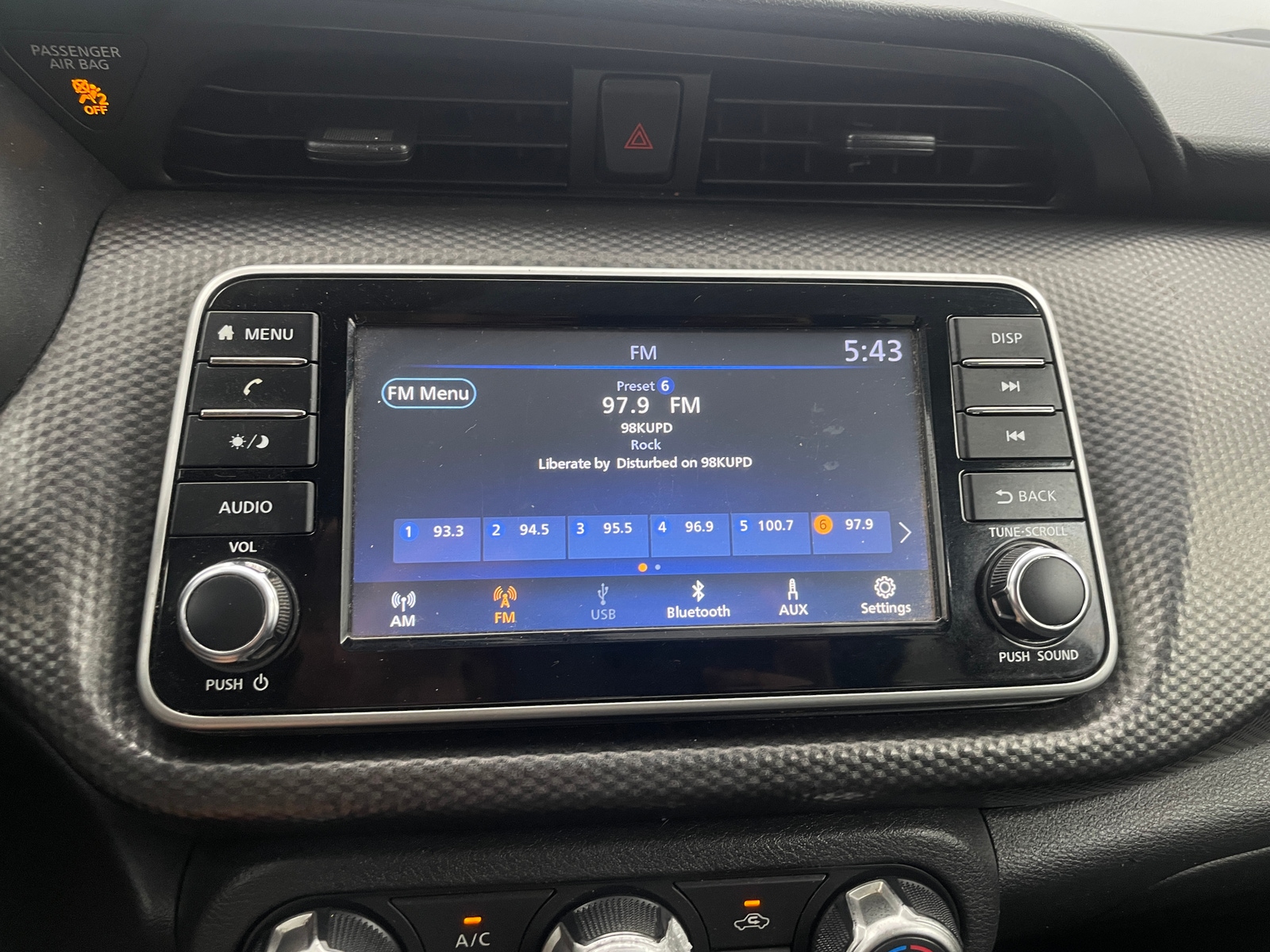 Thumbnail: 2019 Nissan Kicks - 4