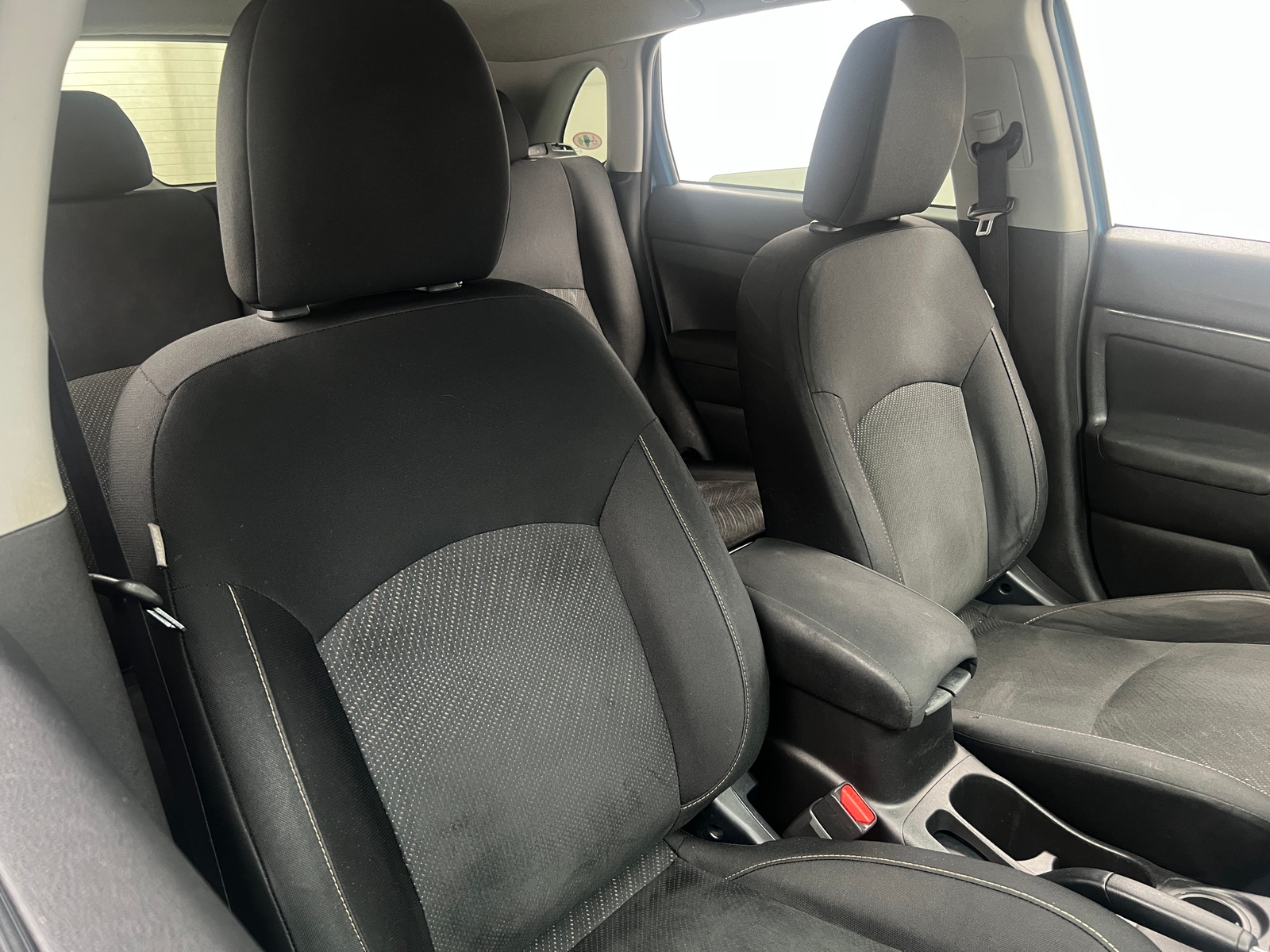 Thumbnail: 2014 Mitsubishi Outlander Sport - 2