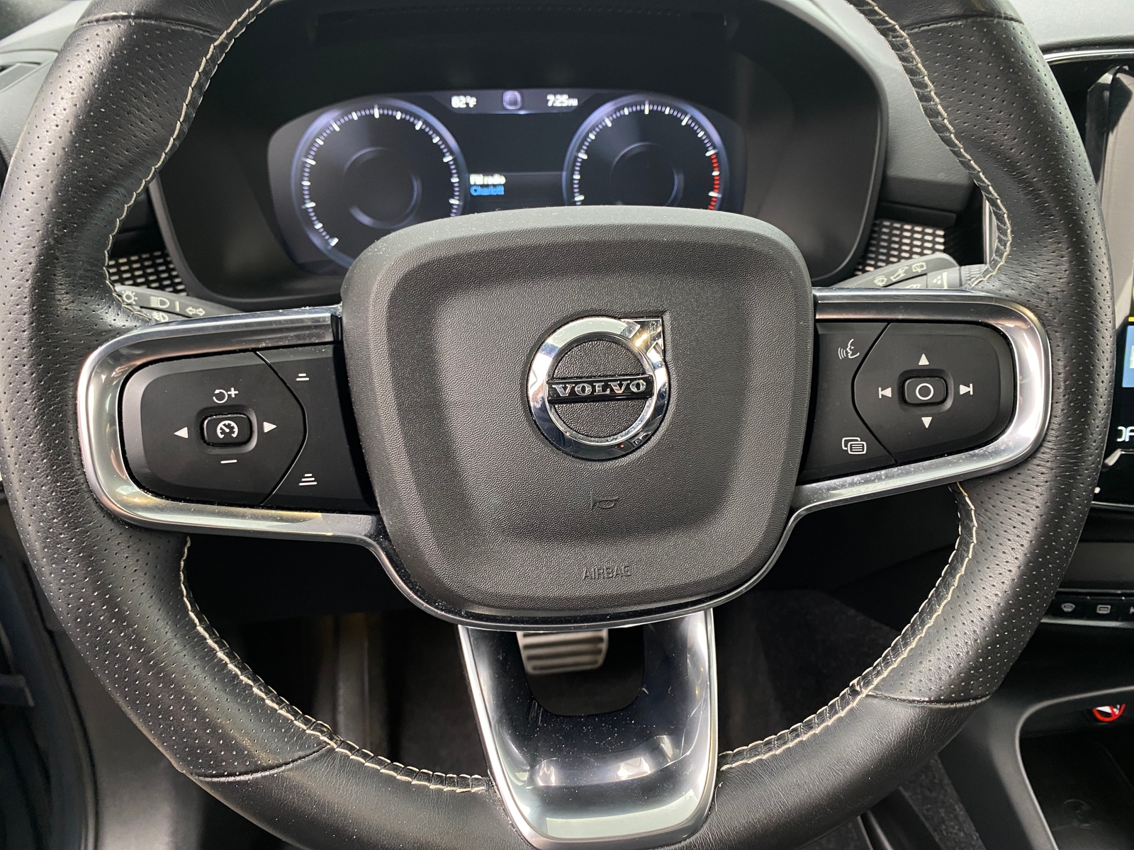 Thumbnail: 2021 Volvo XC40 - 4
