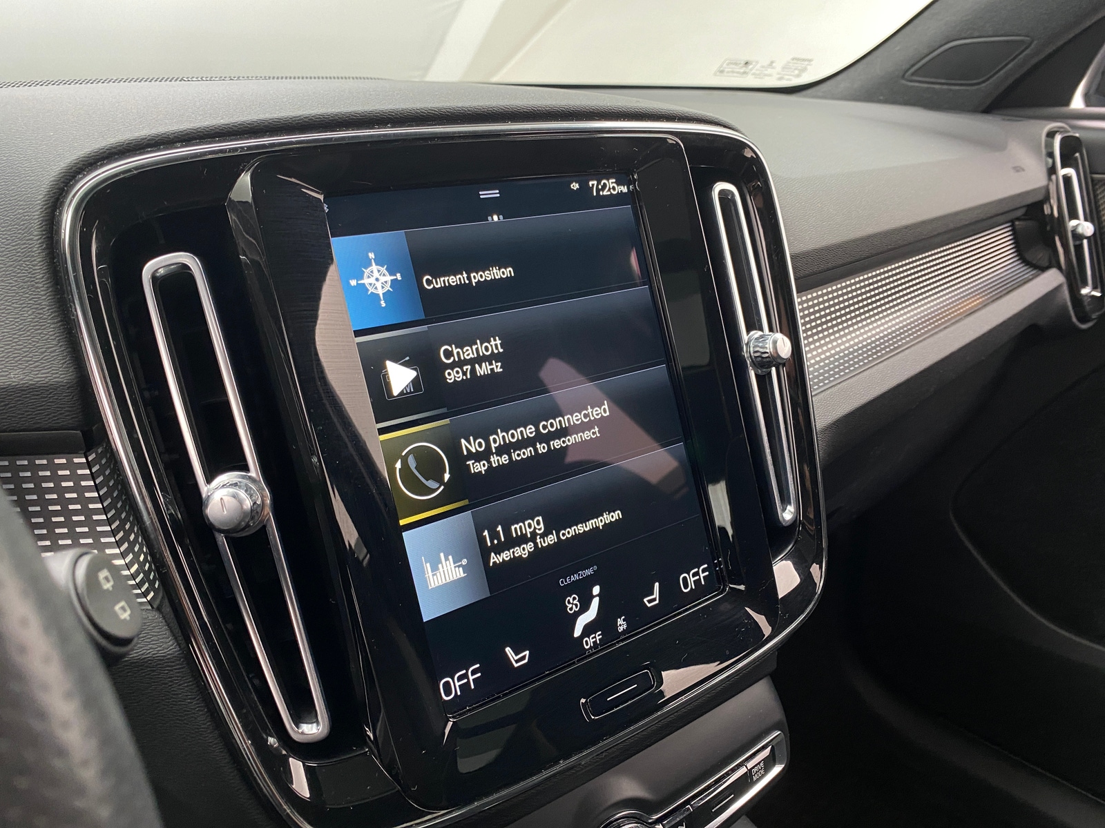 Thumbnail: 2021 Volvo XC40 - 3