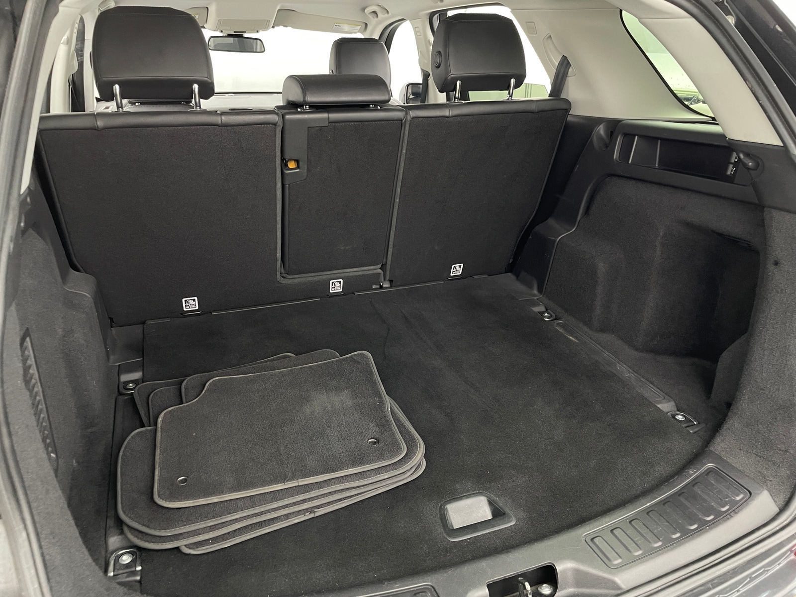 Thumbnail: 2019 Land Rover Discovery Sport - 6