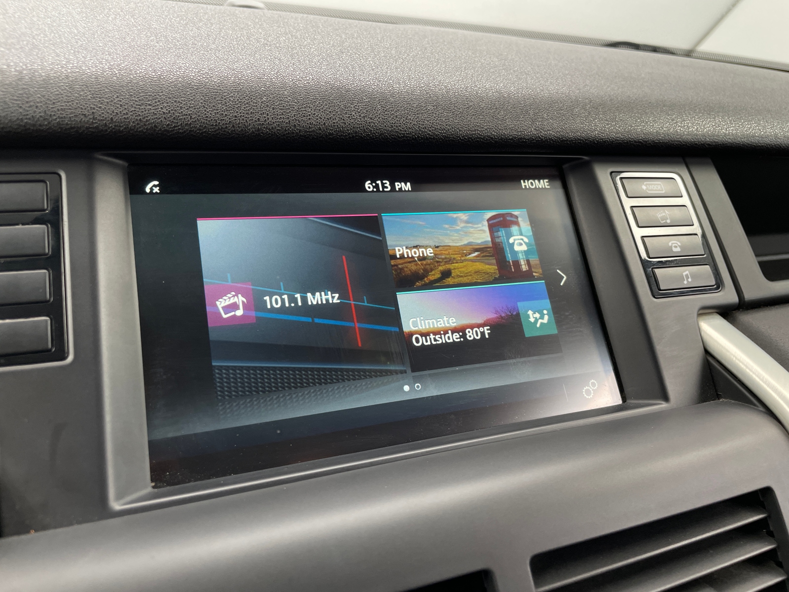 Thumbnail: 2019 Land Rover Discovery Sport - 3