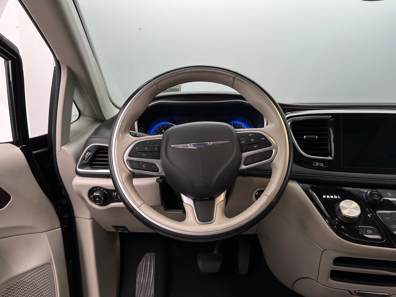 Thumbnail: 2020 Chrysler Pacifica - 4