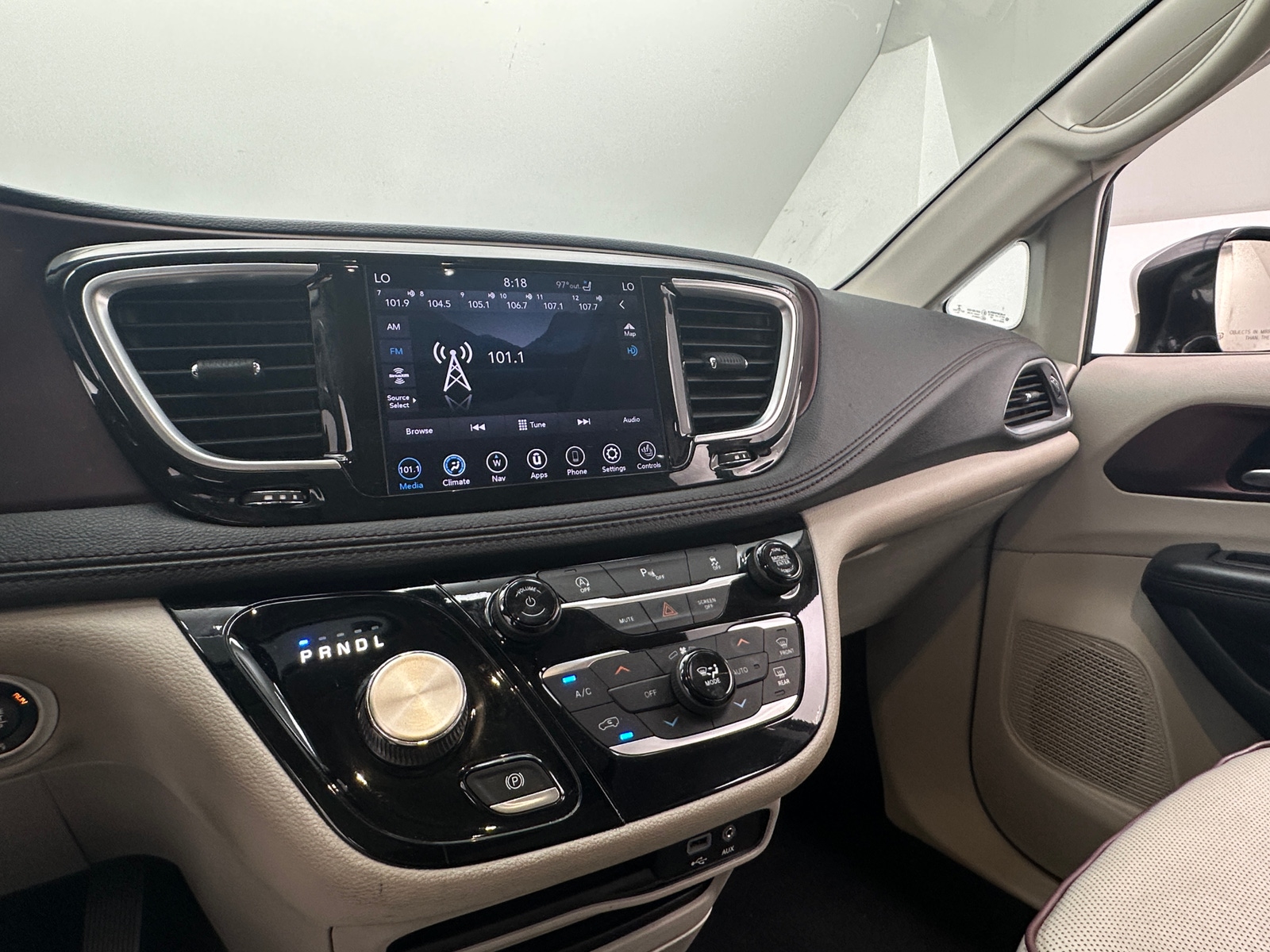 Thumbnail: 2020 Chrysler Pacifica - 3