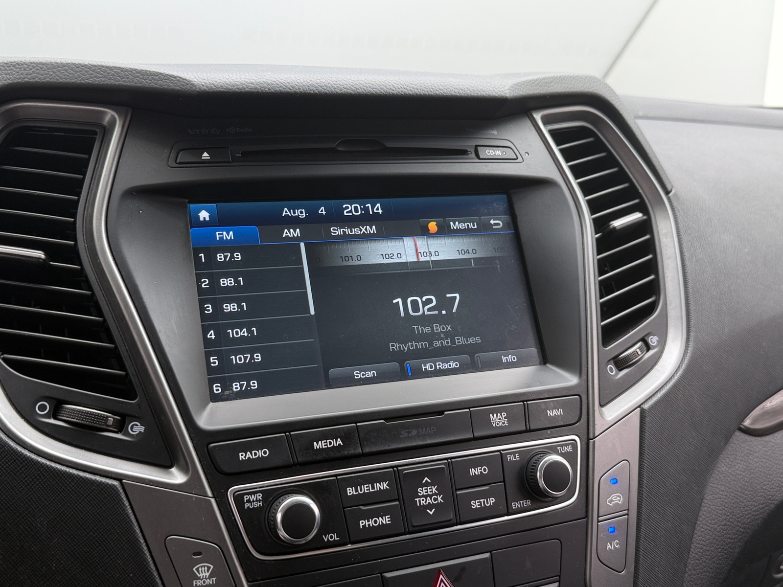 Thumbnail: 2017 Hyundai Santa Fe - 3