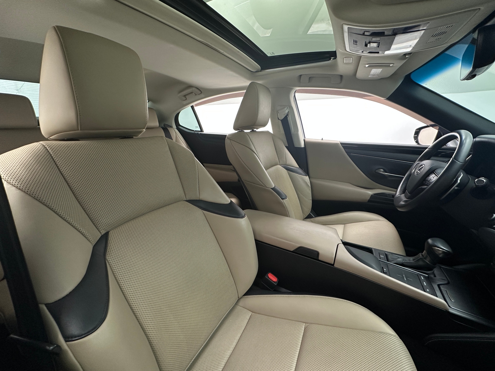 Thumbnail: 2019 Lexus ES - 2