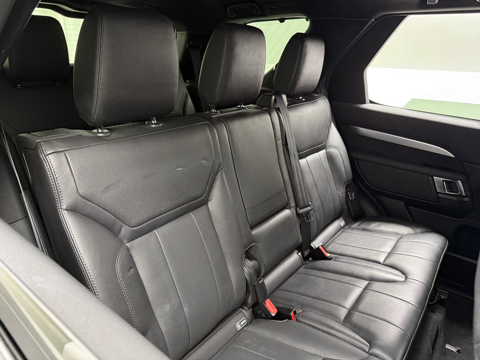 Thumbnail: 2020 Land Rover Discovery - 5