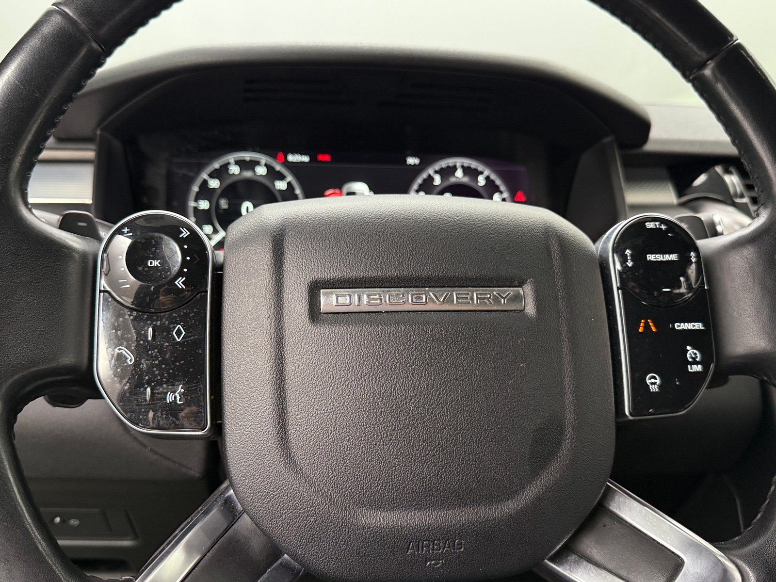 Thumbnail: 2020 Land Rover Discovery - 4