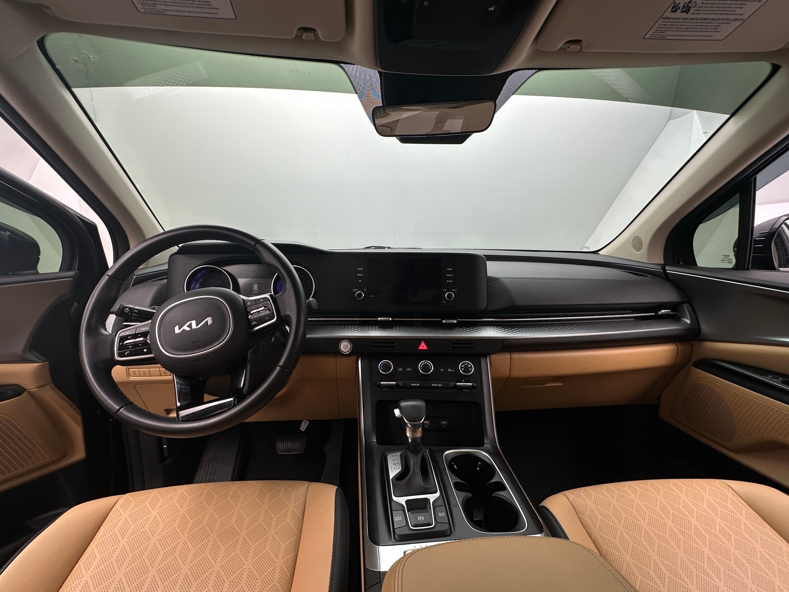 Thumbnail: 2022 Kia Carnival - 3