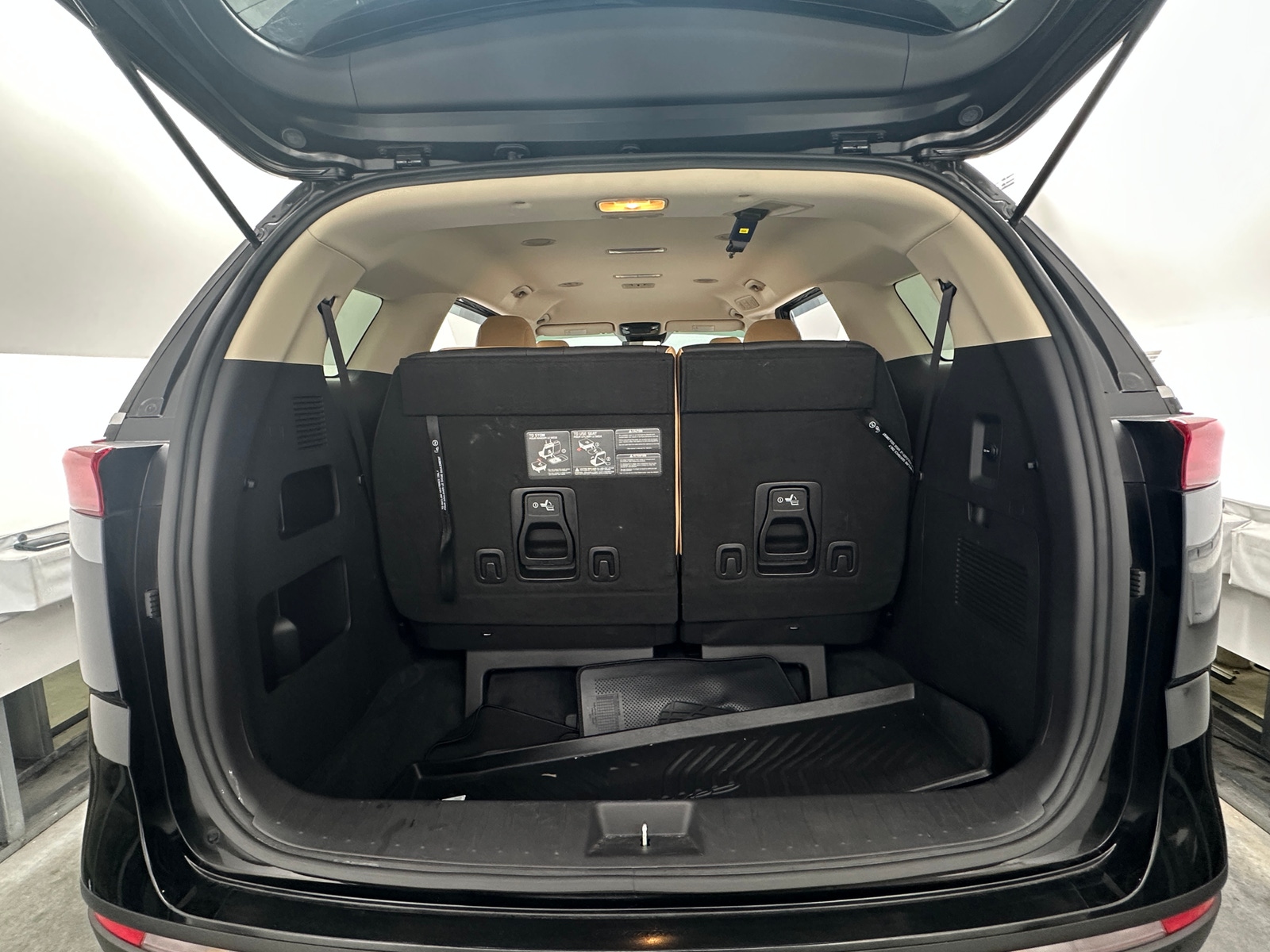 Thumbnail: 2022 Kia Carnival - 7