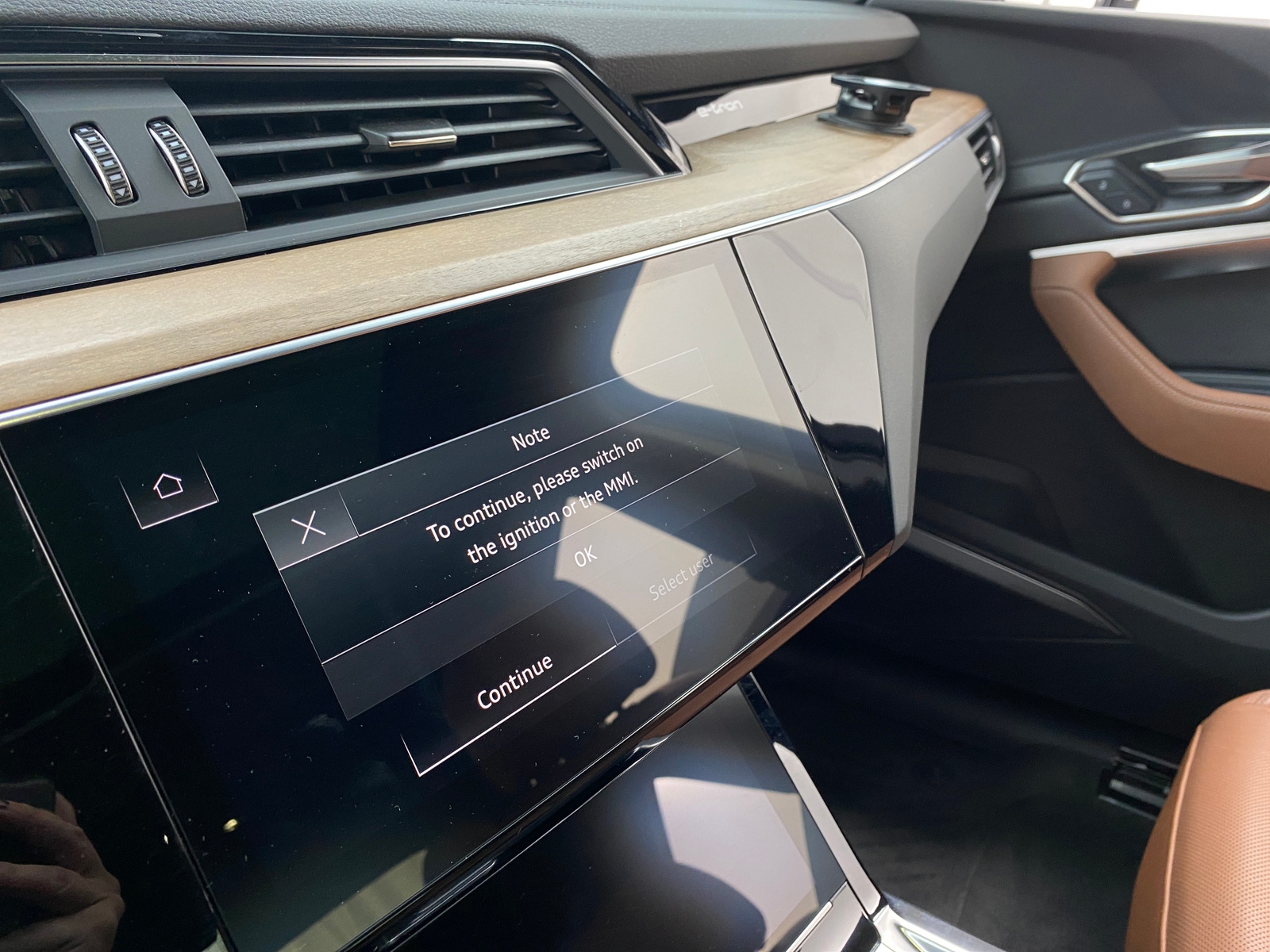 Thumbnail: 2024 Audi Q8 e-tron - 3