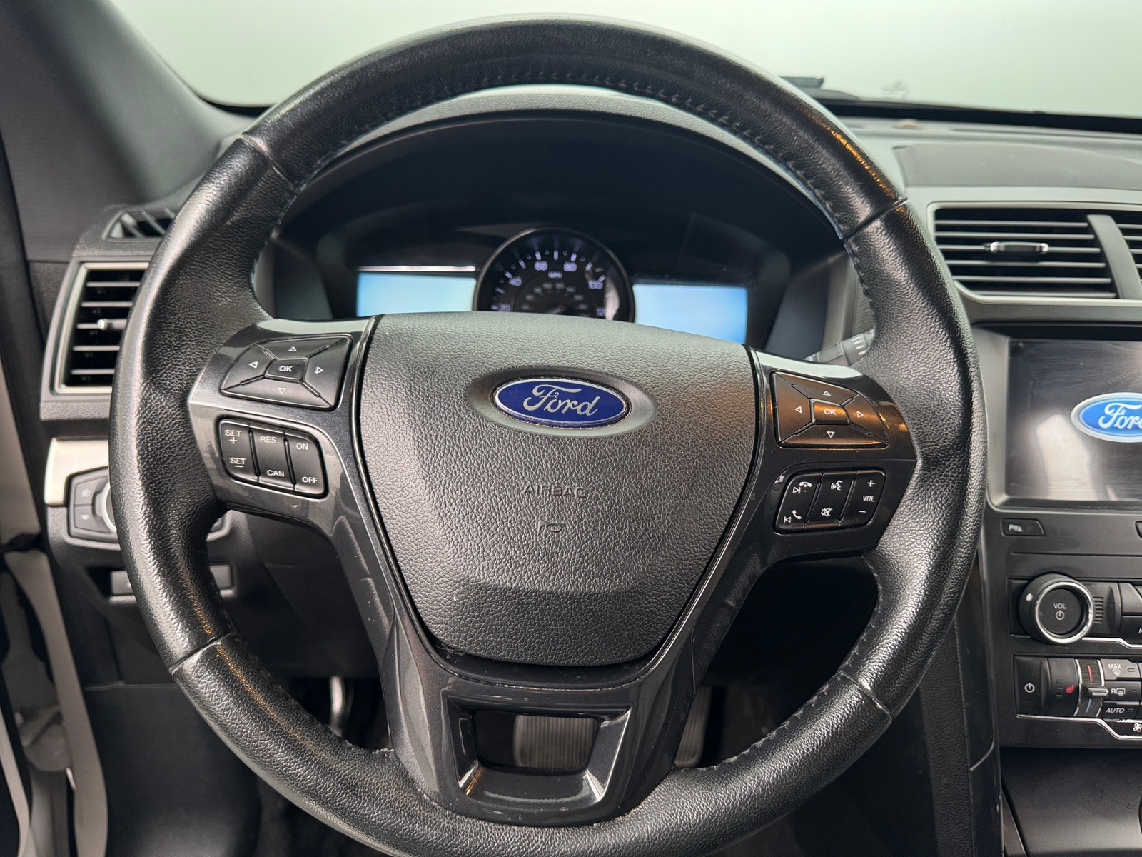 Thumbnail: 2019 Ford Explorer - 5