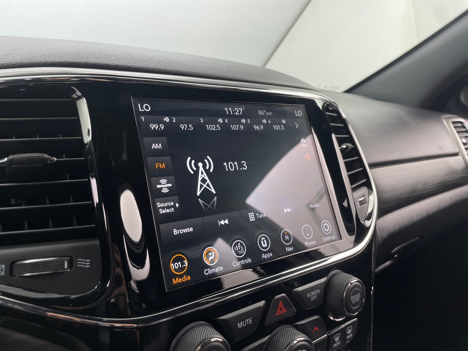 Thumbnail: 2020 Jeep Grand Cherokee - 4
