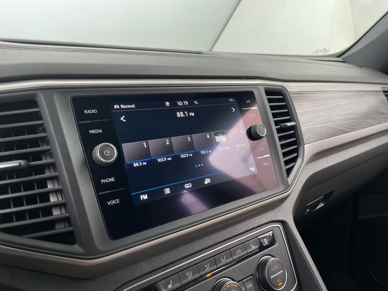 Thumbnail: 2020 Volkswagen Atlas - 3