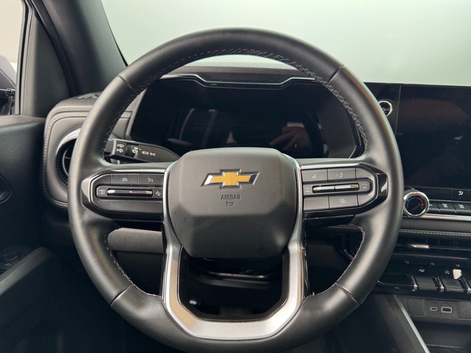 Thumbnail: 2023 Chevrolet Colorado - 5