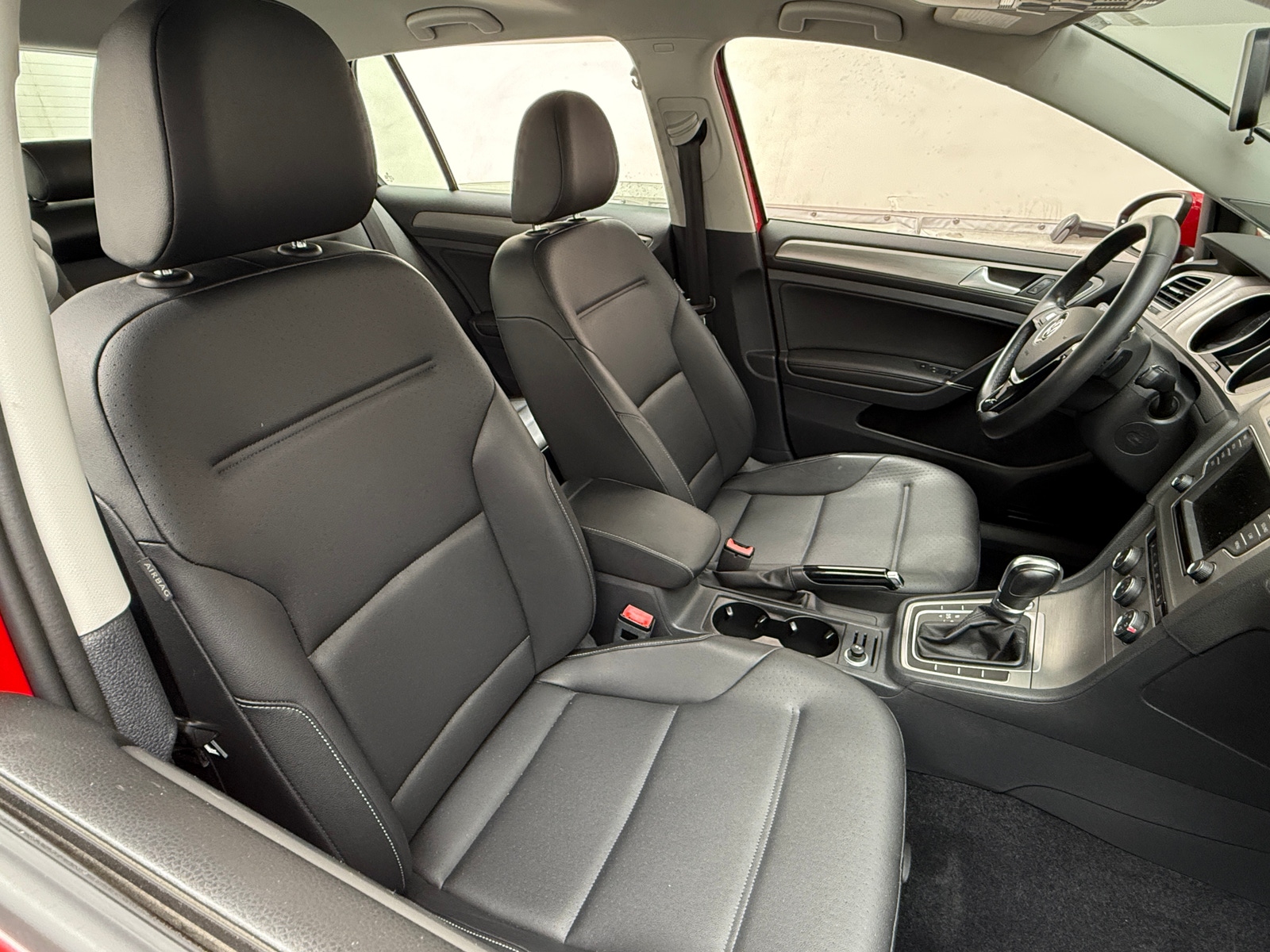 Thumbnail: 2016 Volkswagen Golf - 2