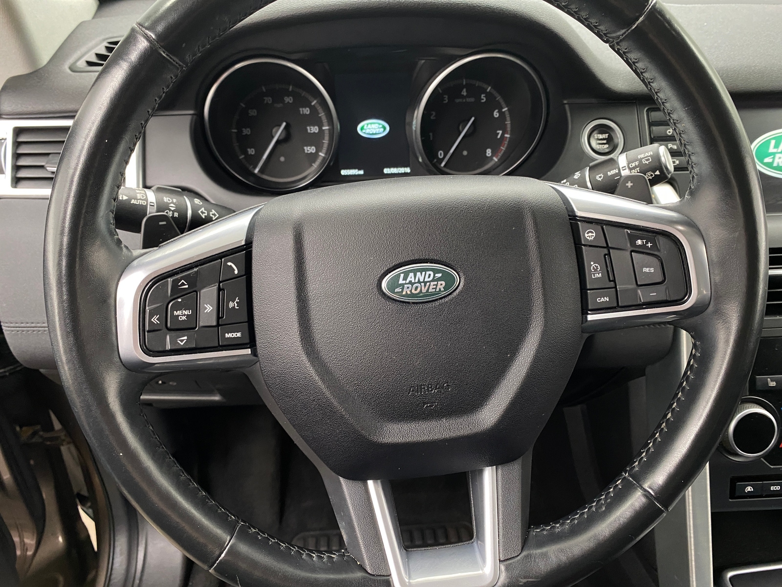 Thumbnail: 2017 Land Rover Discovery Sport - 4