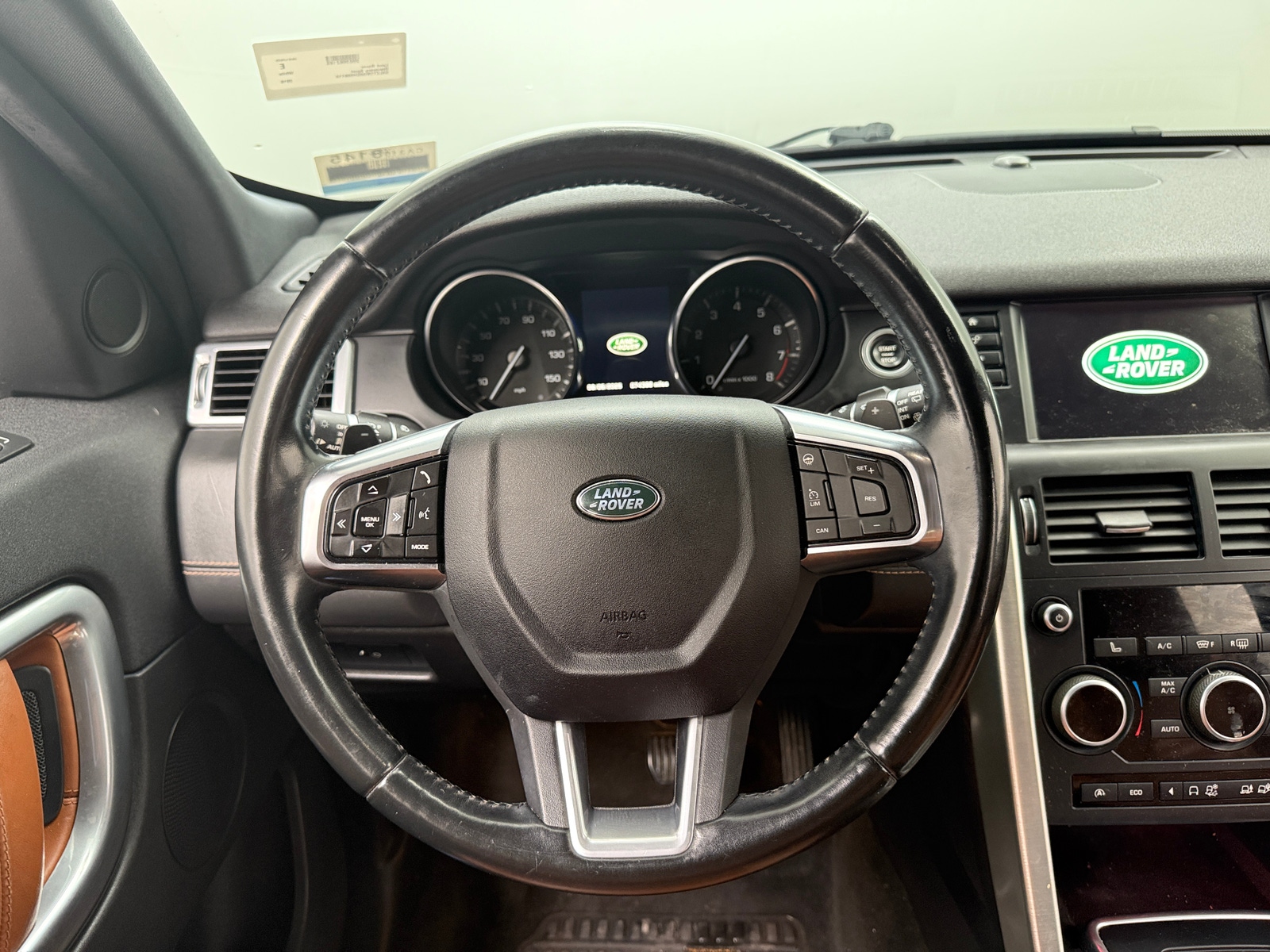 Thumbnail: 2016 Land Rover Discovery Sport - 4