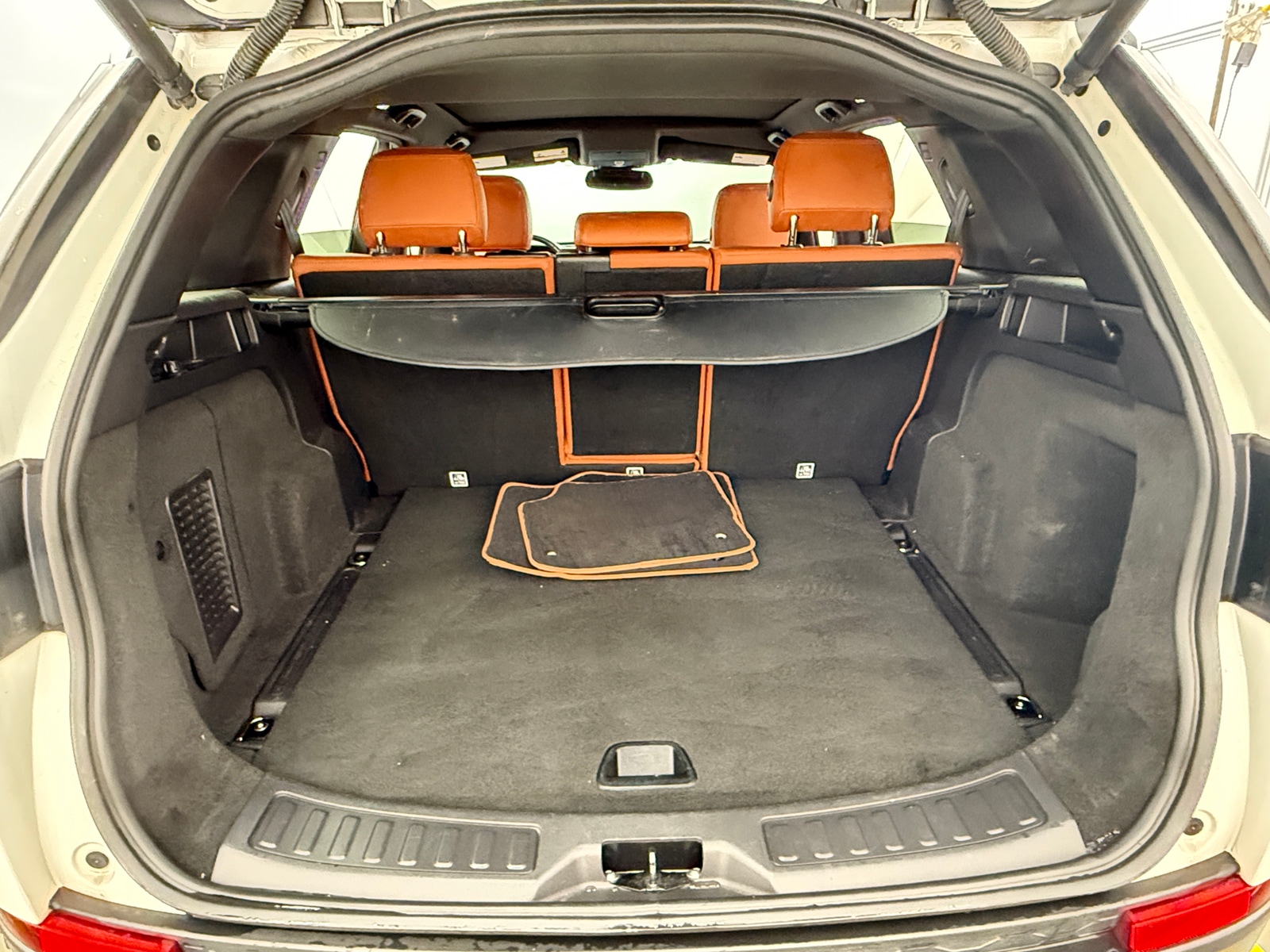 Thumbnail: 2016 Land Rover Discovery Sport - 6