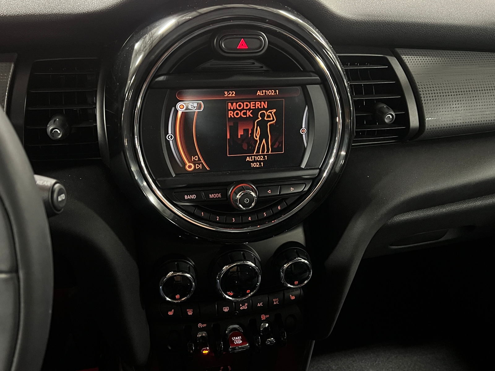 Thumbnail: 2015 MINI Cooper Hardtop - 3