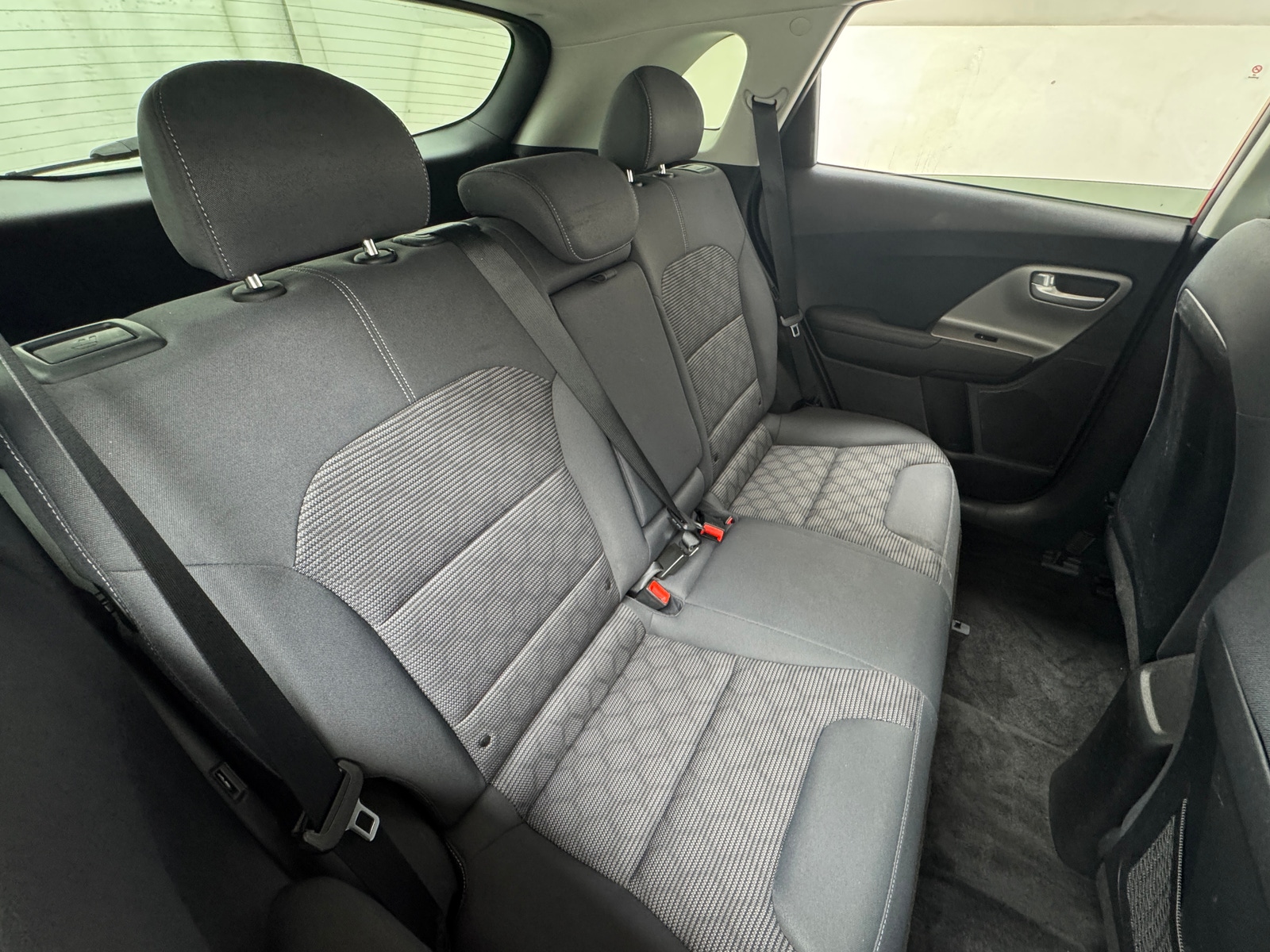 Thumbnail: 2018 Kia Niro - 6