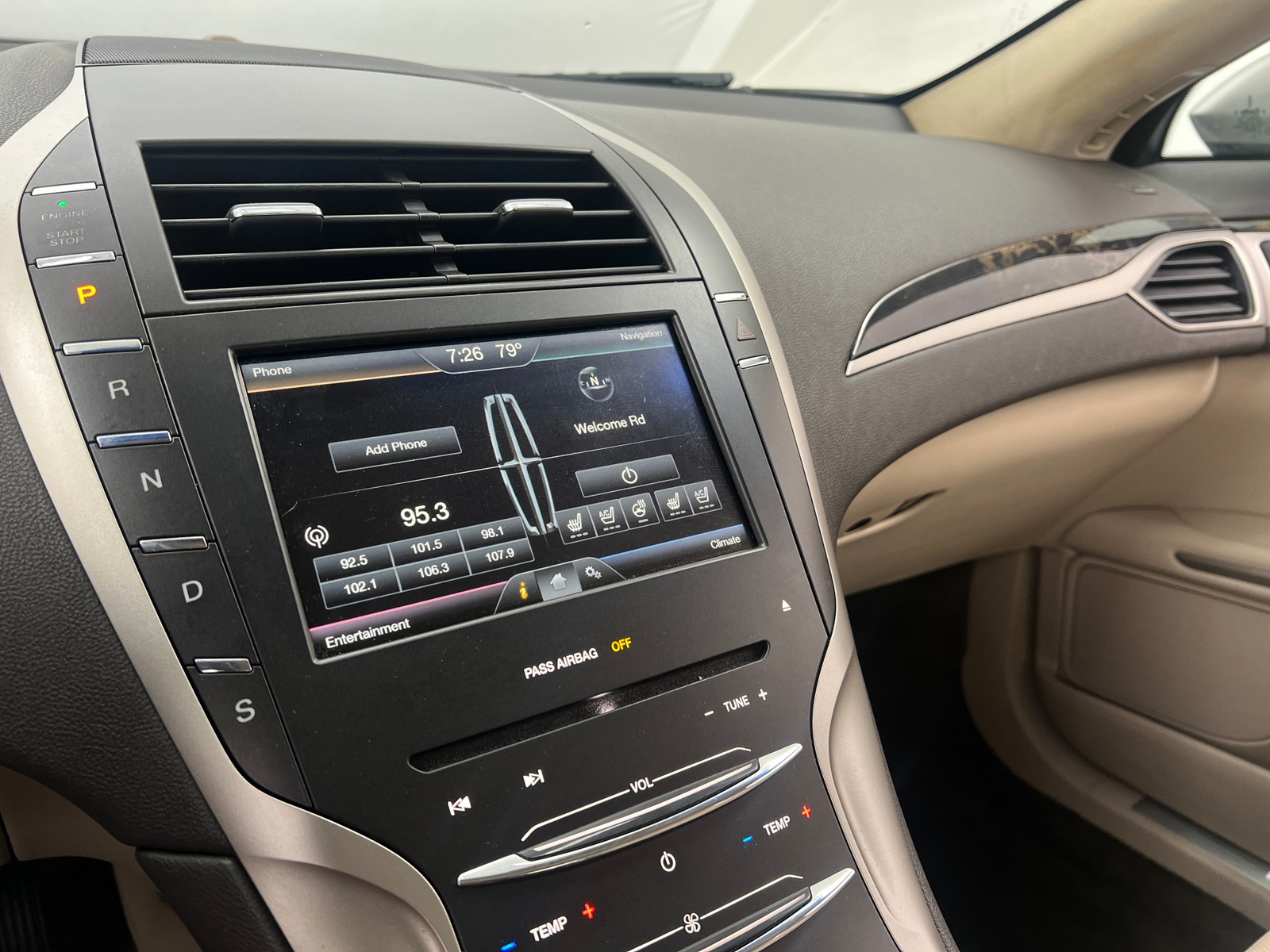 Thumbnail: 2016 Lincoln MKZ - 3