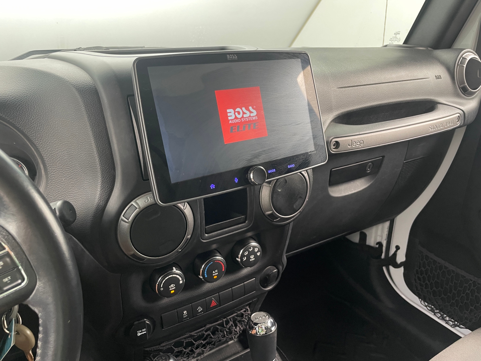 Thumbnail: 2017 Jeep Wrangler - 3