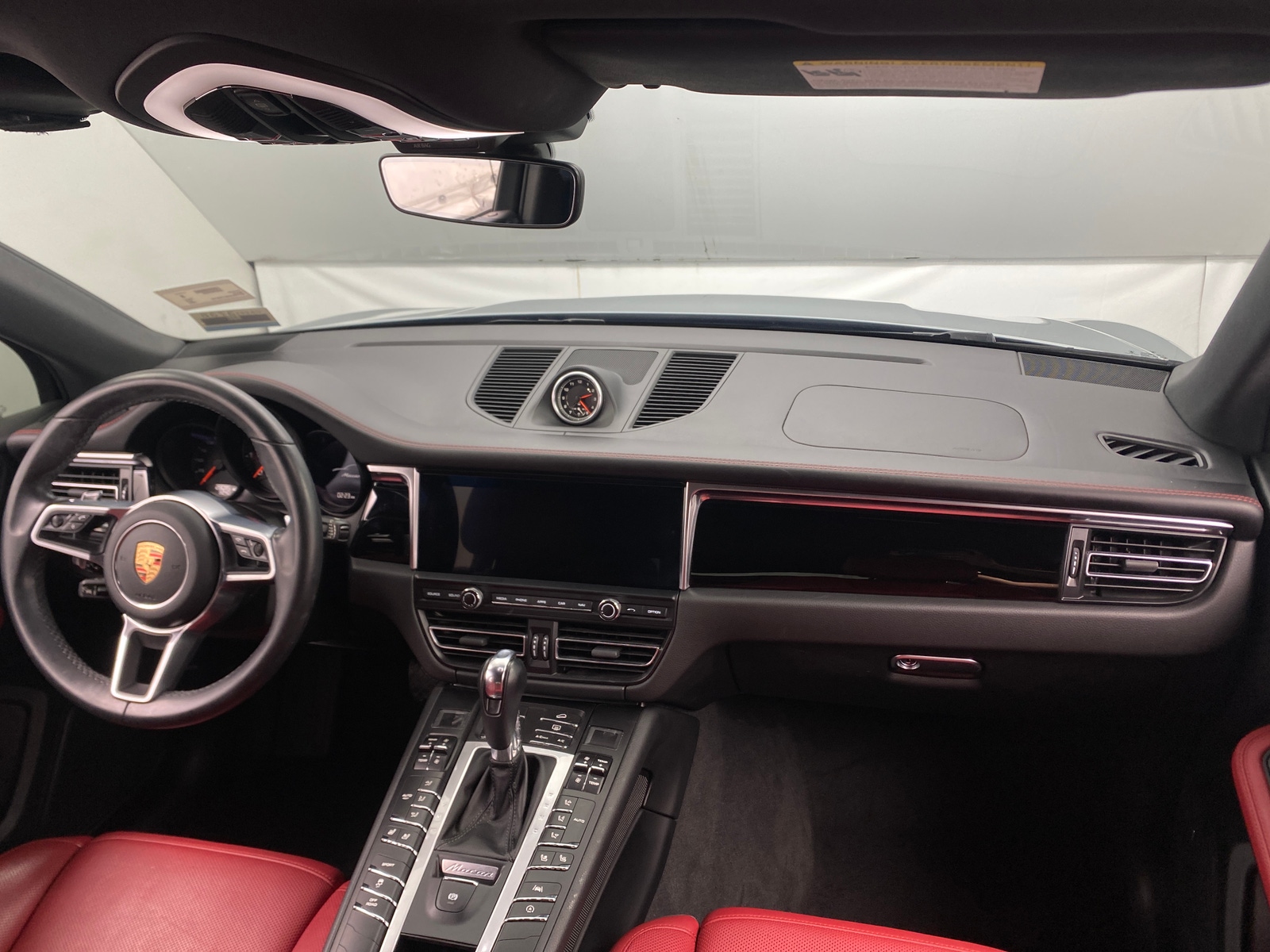 Thumbnail: 2020 Porsche Macan - 2