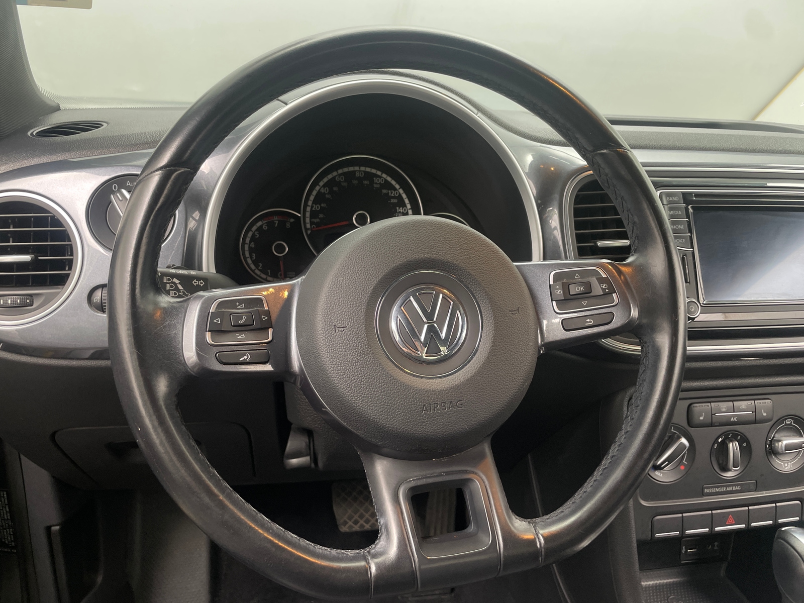Thumbnail: 2016 Volkswagen Beetle - 4