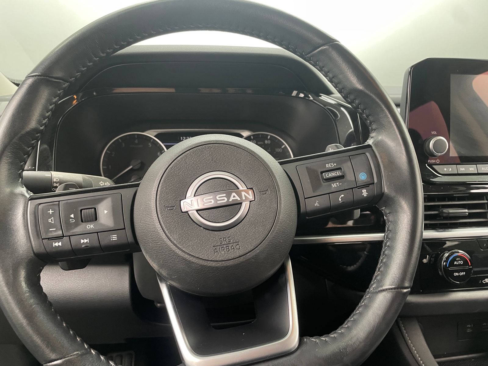 Thumbnail: 2023 Nissan Pathfinder - 5