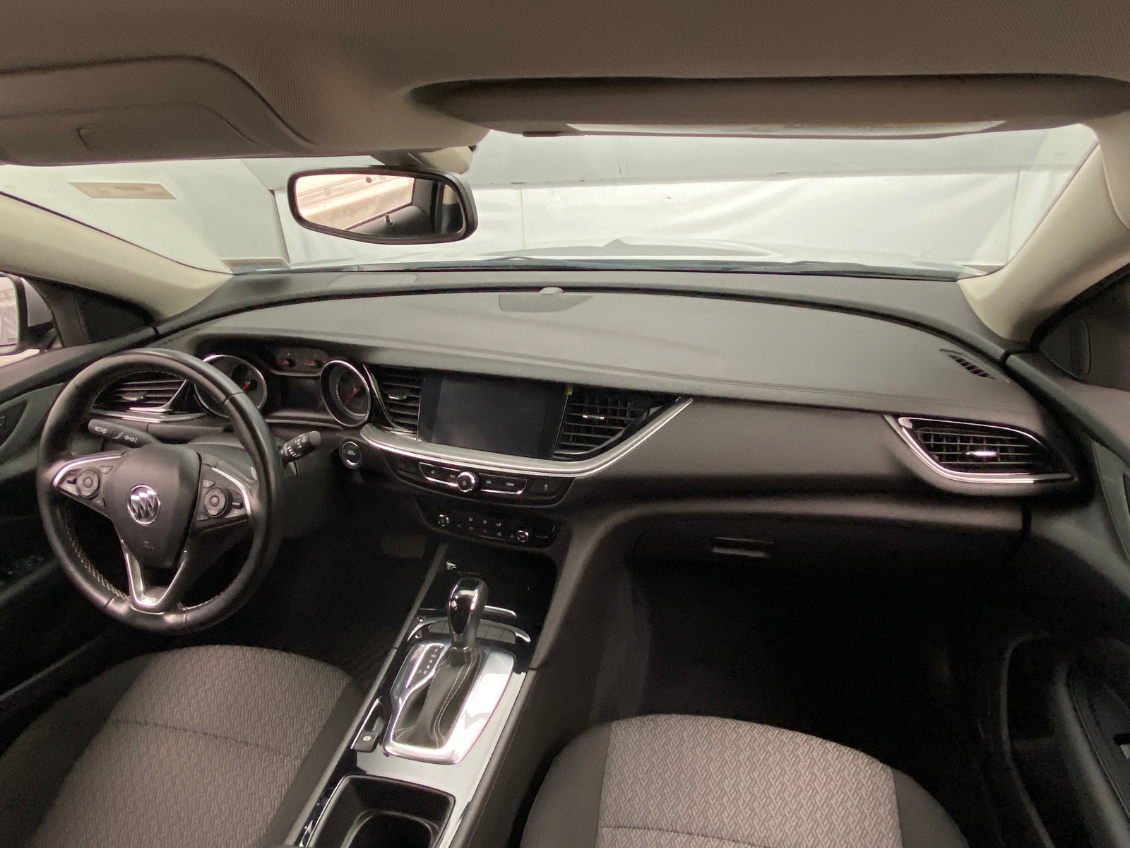 Thumbnail: 2018 Buick Regal - 3