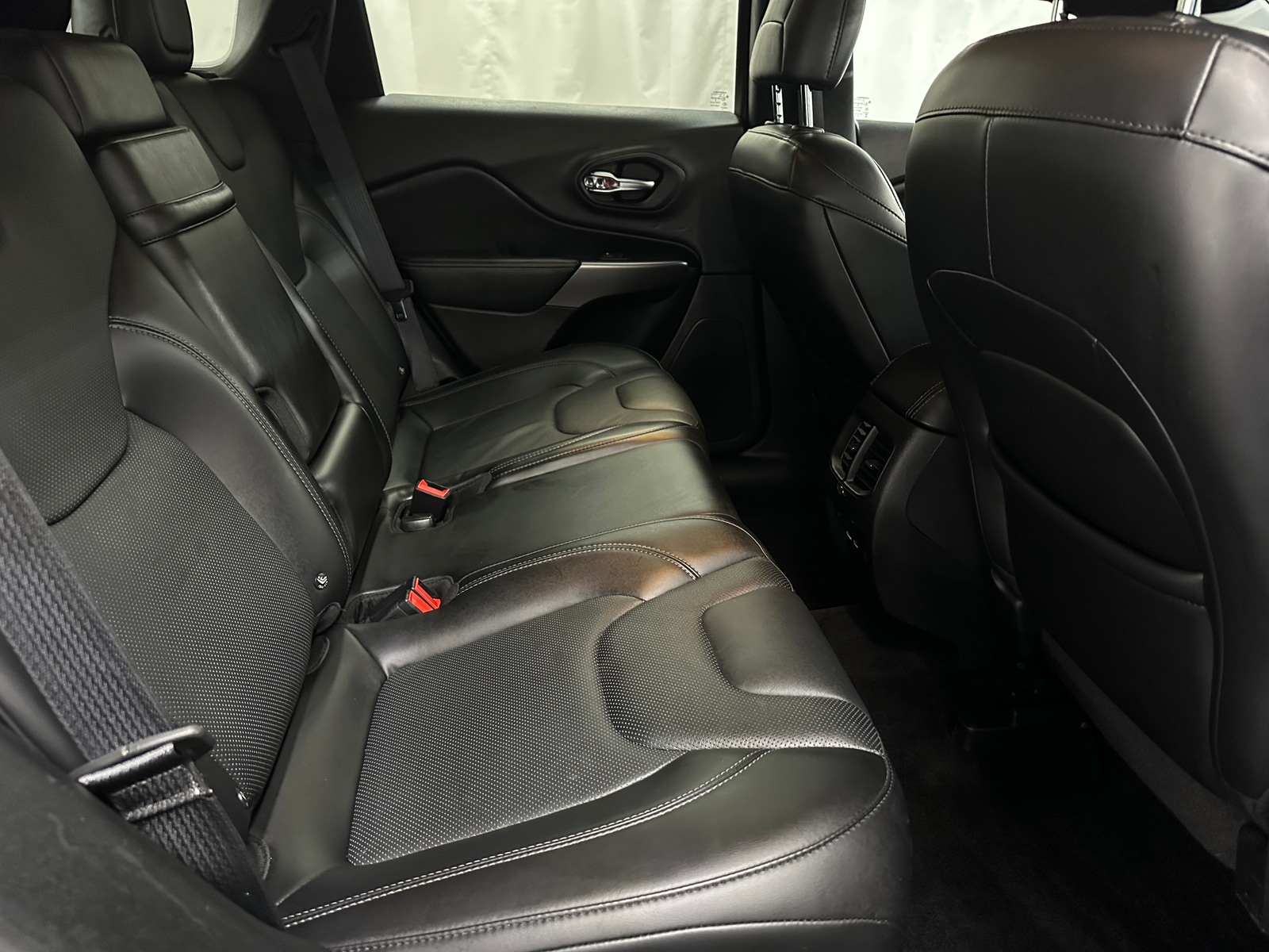 Thumbnail: 2019 Jeep Cherokee - 6