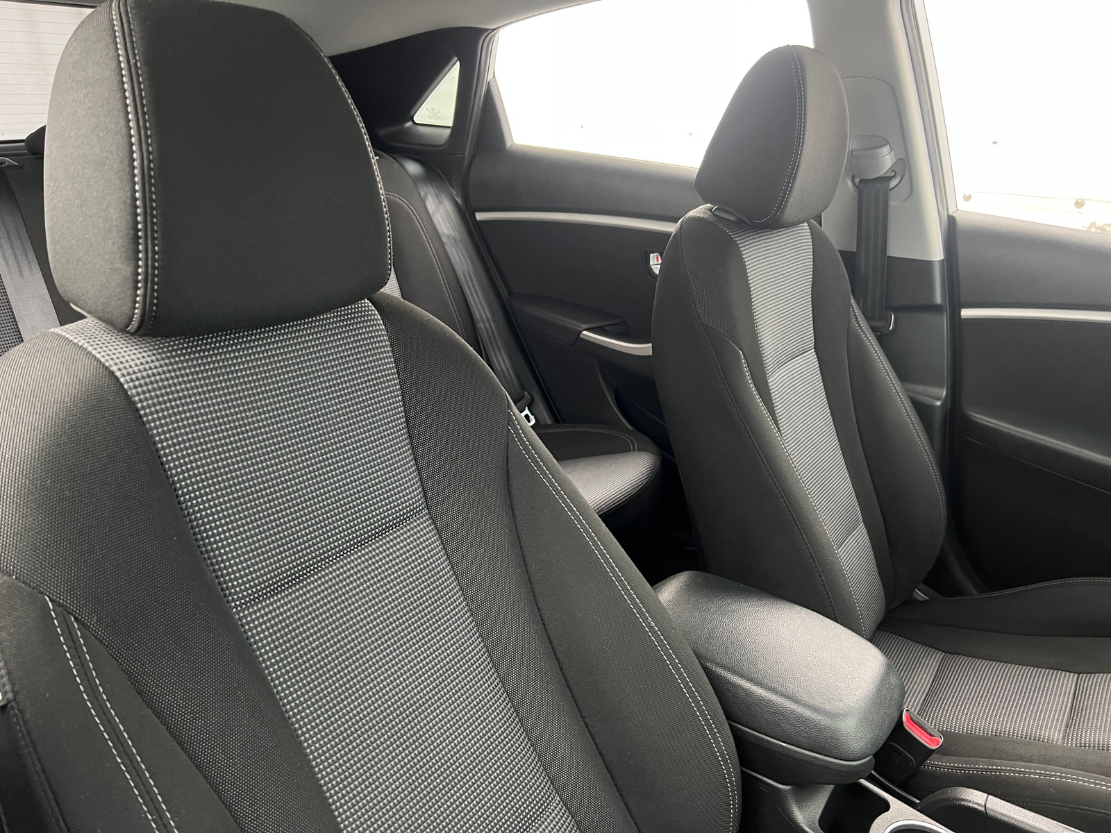 Thumbnail: 2016 Hyundai Elantra - 2