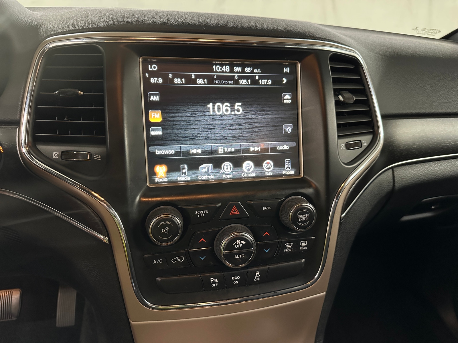Thumbnail: 2015 Jeep Grand Cherokee - 3