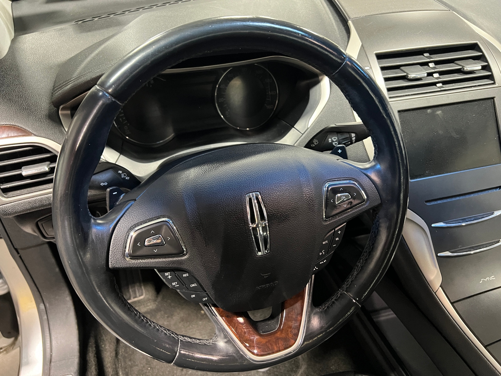 Thumbnail: 2016 Lincoln MKZ - 4