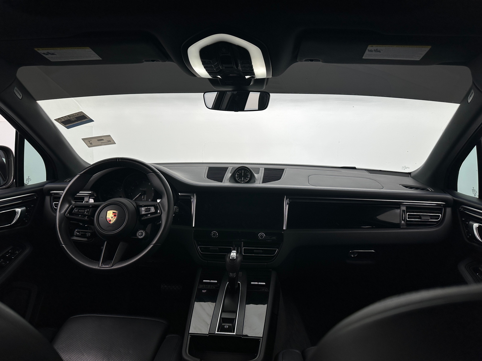 Thumbnail: 2023 Porsche Macan - 2