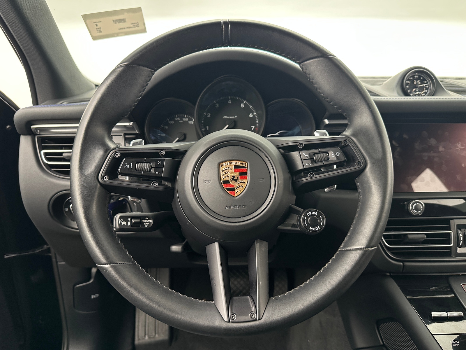 Thumbnail: 2023 Porsche Macan - 4