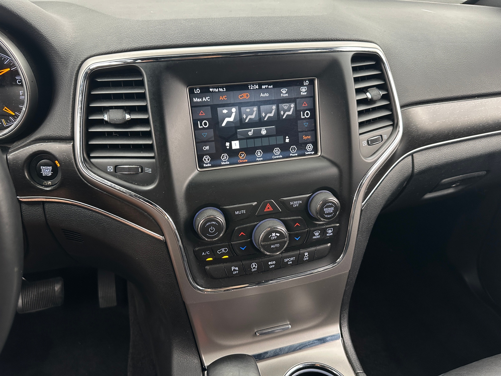 Thumbnail: 2018 Jeep Grand Cherokee - 3