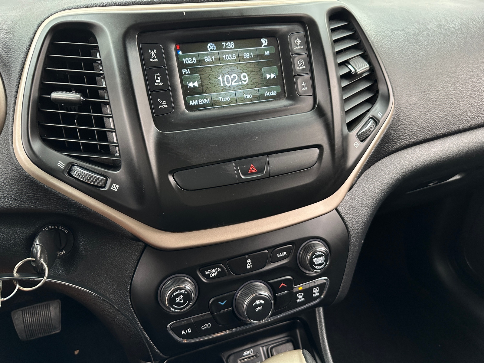 Thumbnail: 2016 Jeep Cherokee - 4