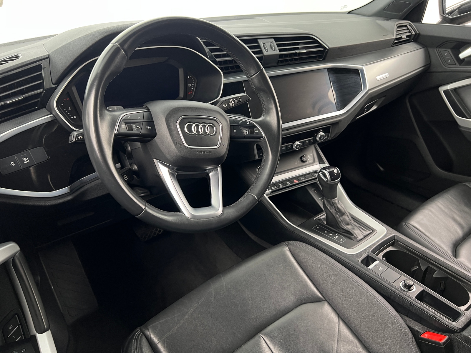 Thumbnail: 2023 Audi Q3 - 2