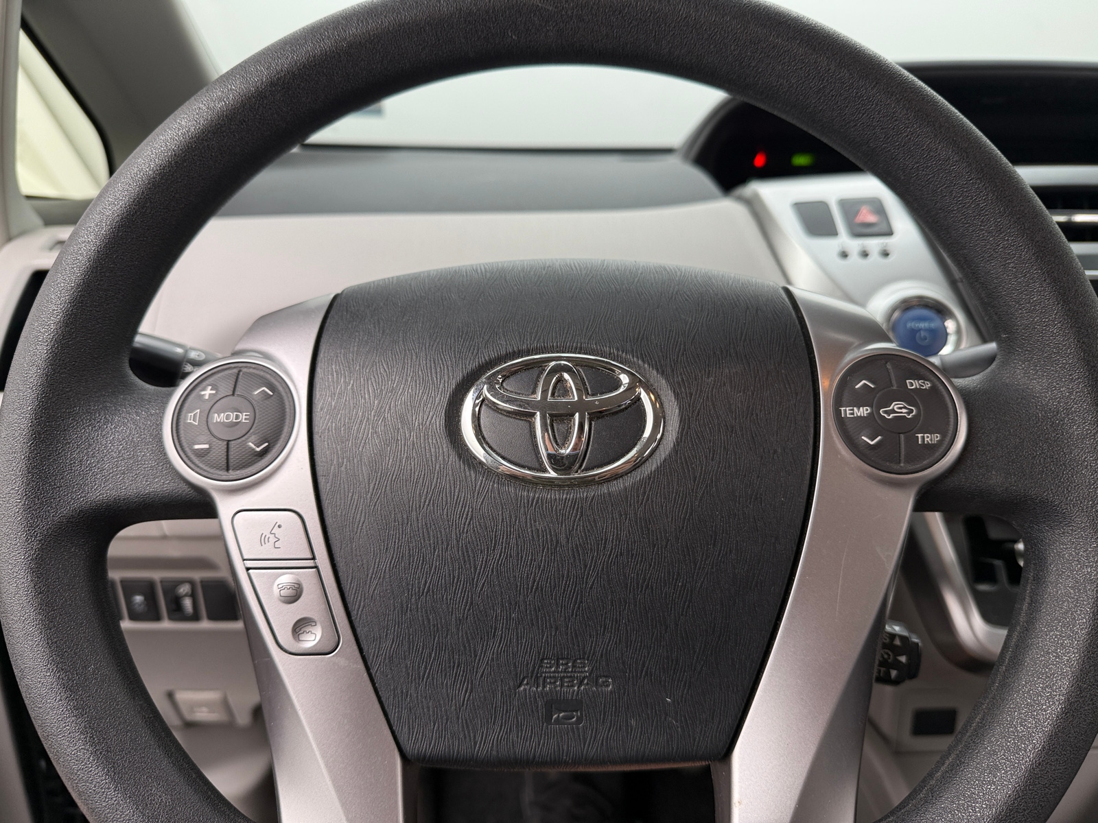 Thumbnail: 2017 Toyota Prius v - 5