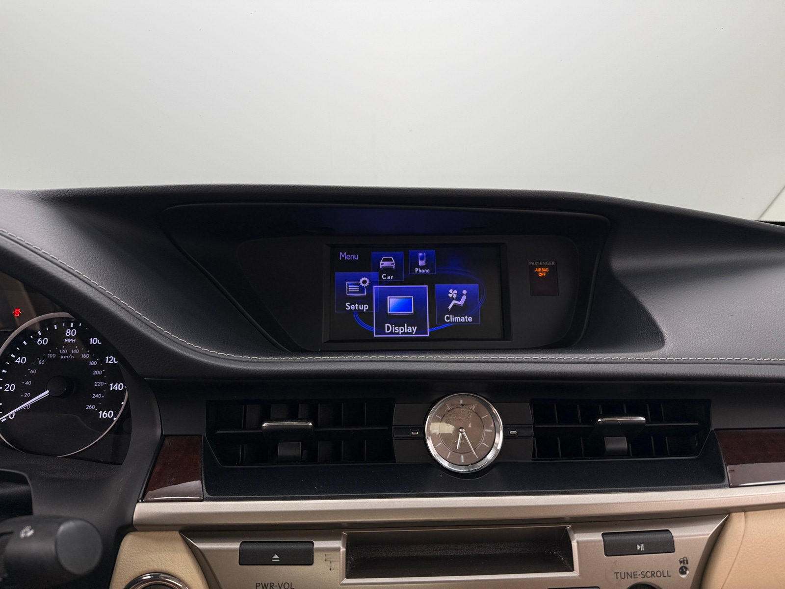 Thumbnail: 2013 Lexus ES - 3