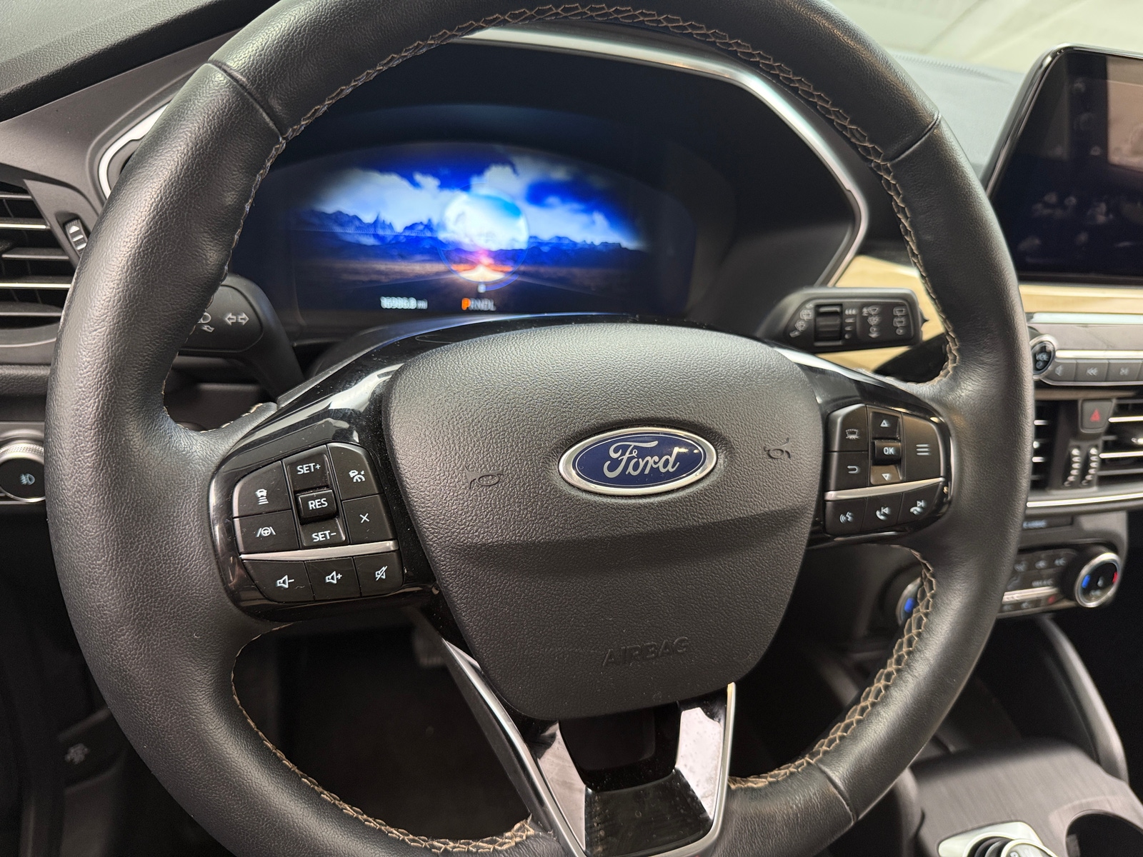 Thumbnail: 2022 Ford Escape - 4
