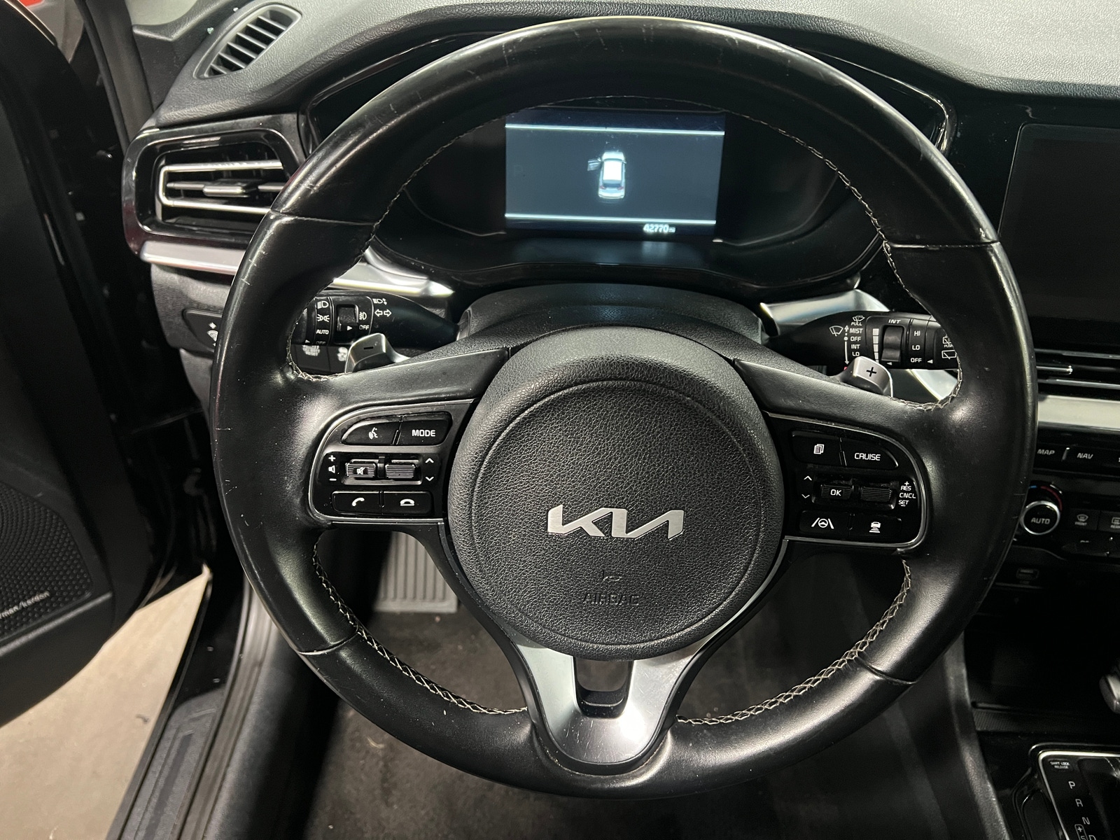 Thumbnail: 2022 Kia Niro - 4