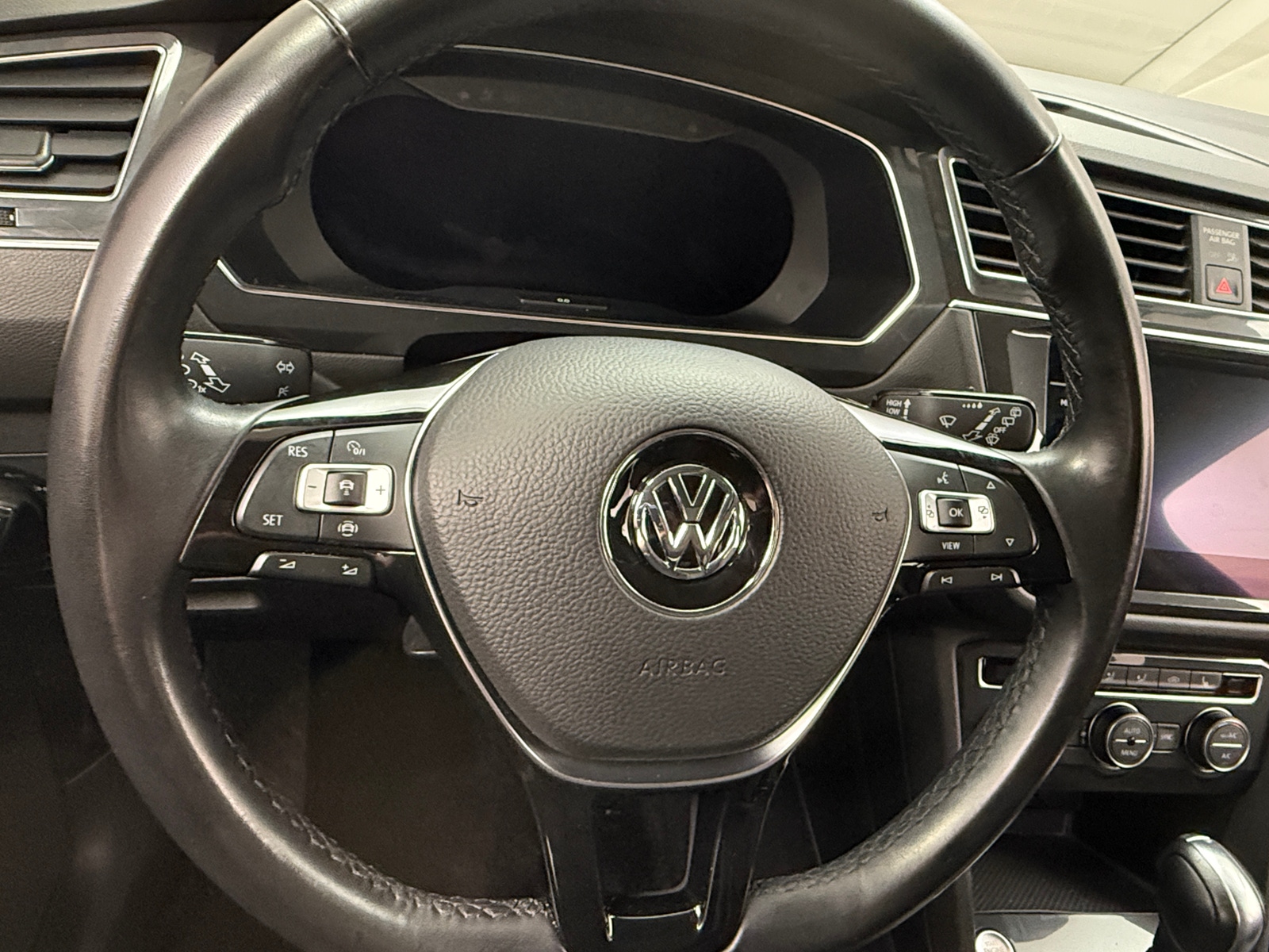 Thumbnail: 2019 Volkswagen Tiguan - 4