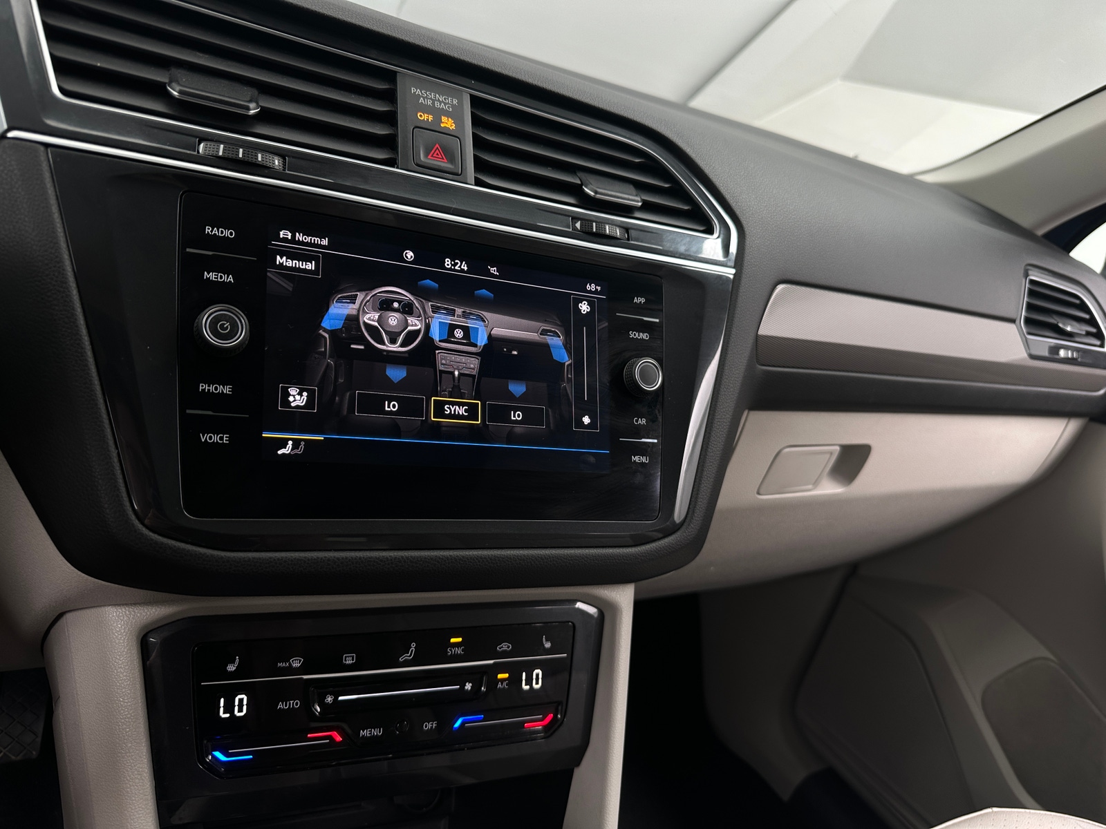 Thumbnail: 2022 Volkswagen Tiguan - 3
