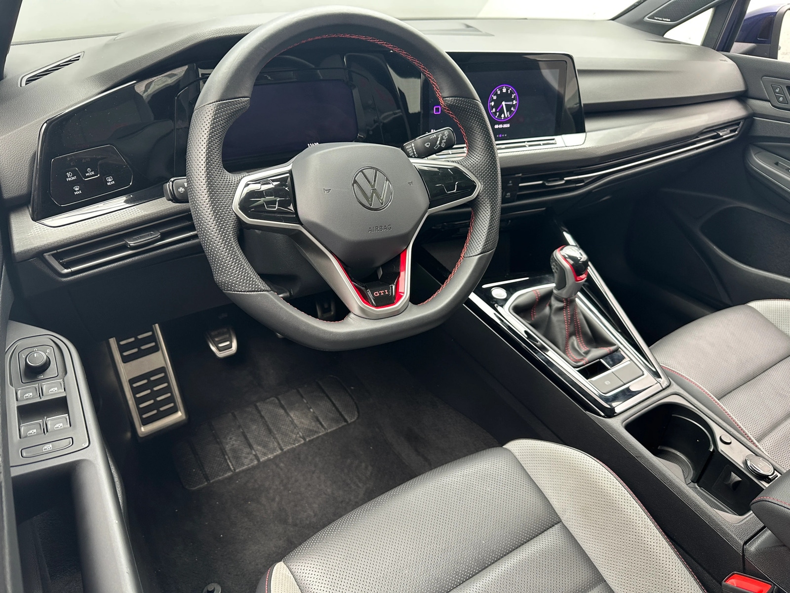 Thumbnail: 2023 Volkswagen Golf - 2