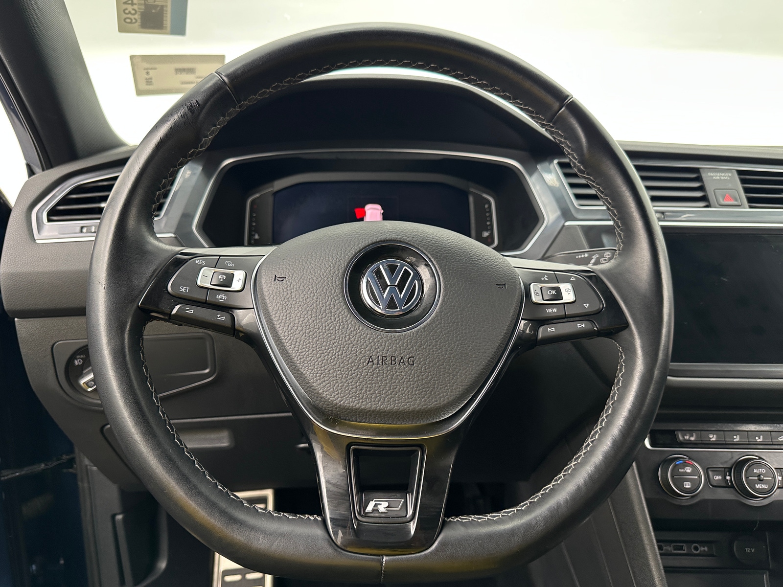 Thumbnail: 2020 Volkswagen Tiguan - 4